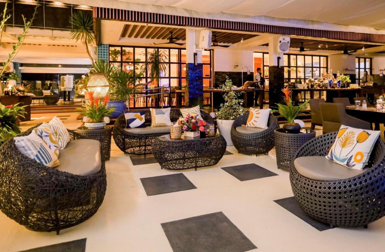 Stonehill Suites Bacolod Exterior foto